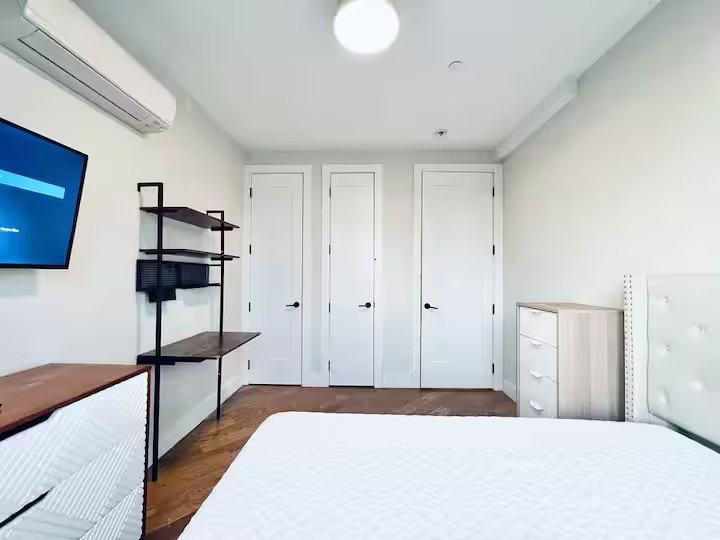 Private Bedroom in 4 Bedroom/2 Bathroom Home - Photo 7 of 10