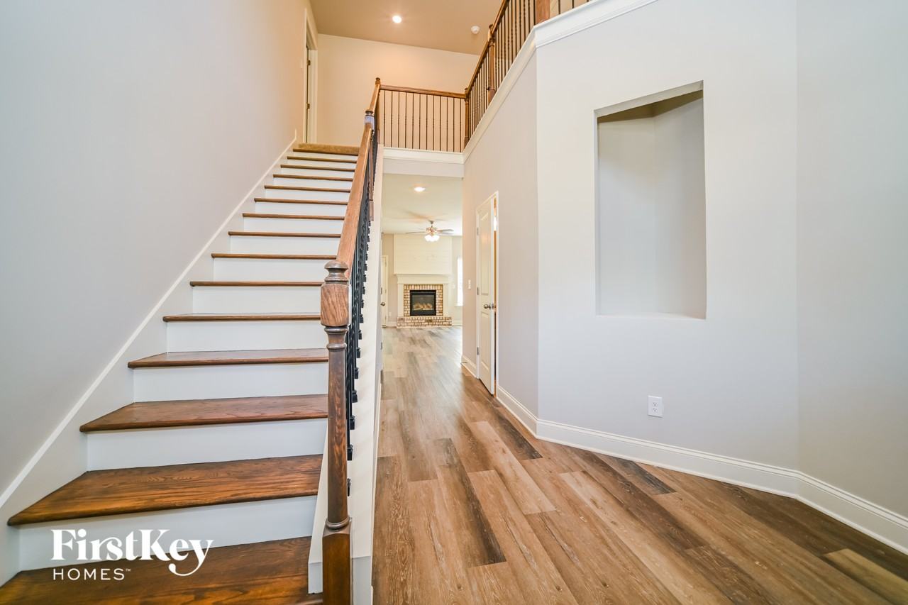 206 Cheshire Dr - Photo 2 of 15