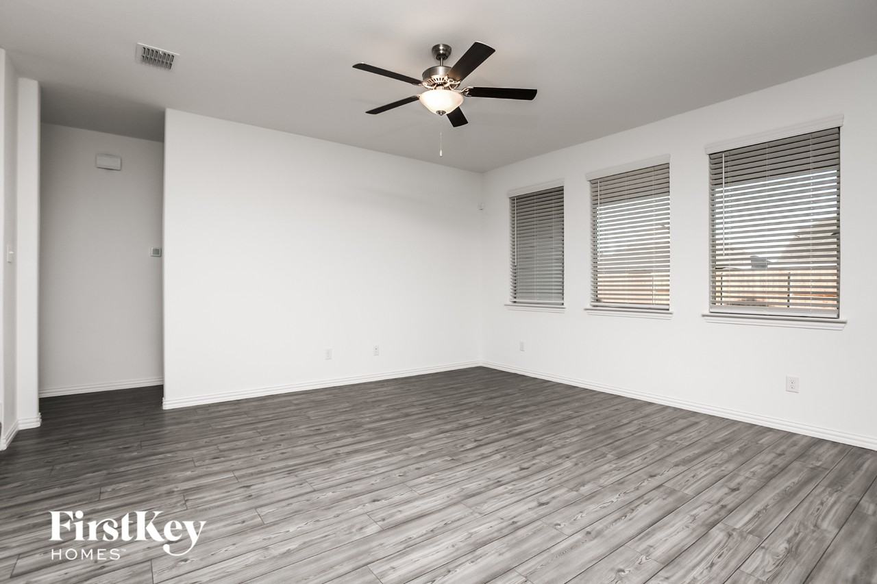 5213 Idlewood Trl - Photo 3 of 15