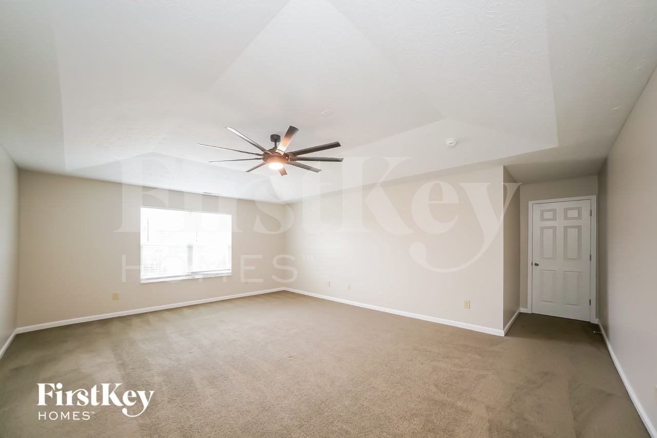 869 Fieldstone Dr - Photo 2 of 15