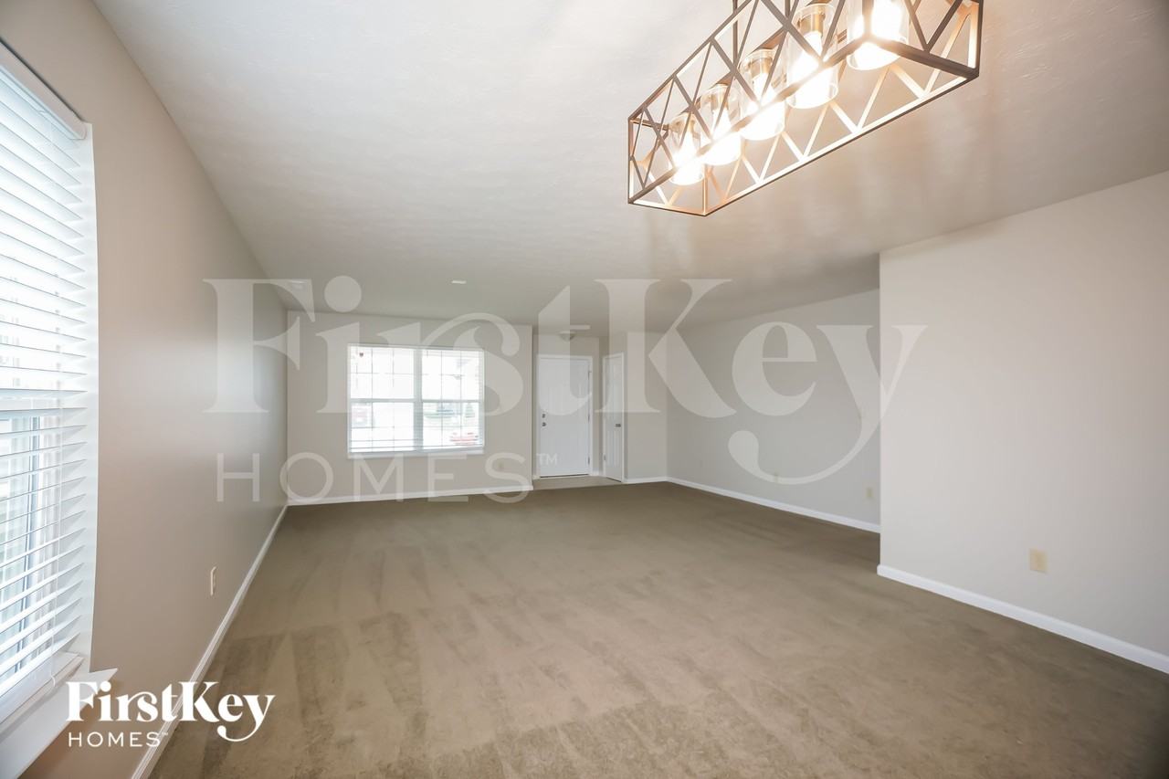 869 Fieldstone Dr - Photo 3 of 15