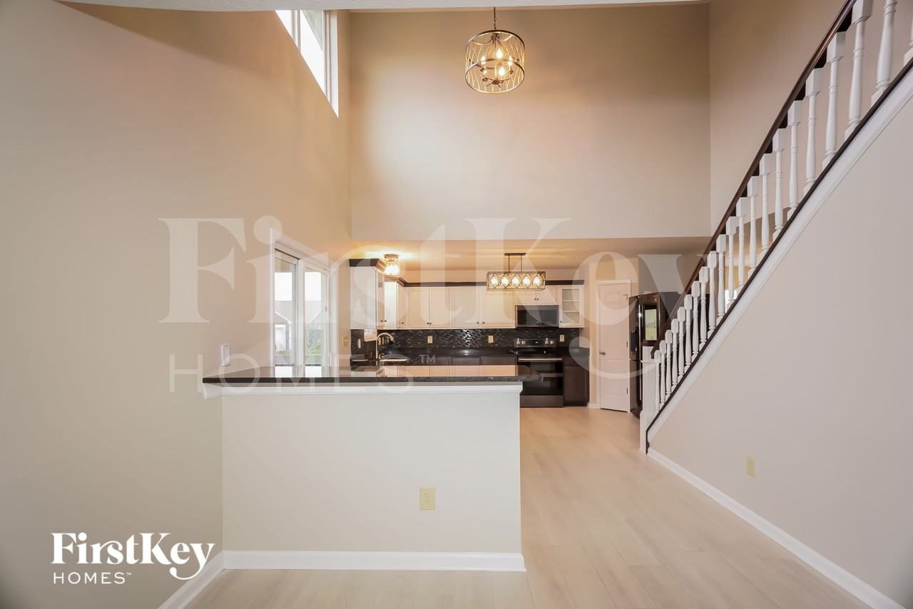 869 Fieldstone Dr - Photo 4 of 15