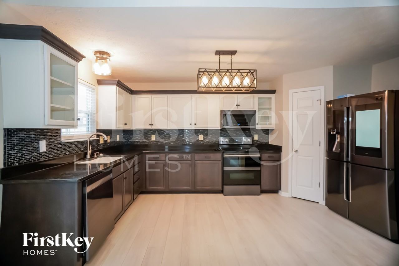 869 Fieldstone Dr - Photo 5 of 15