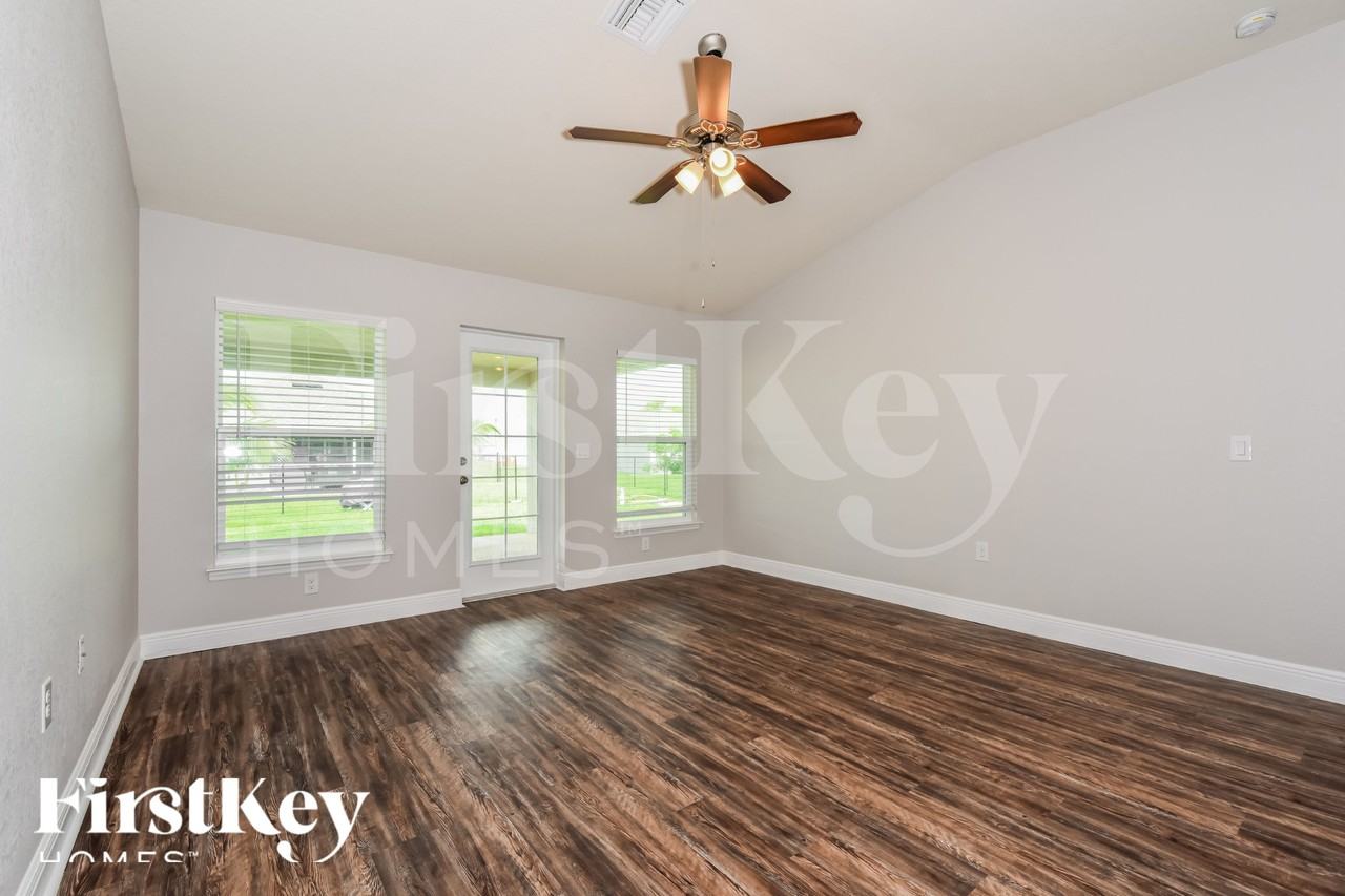 2716 Nw 3rd Ave - Photo 2 of 18