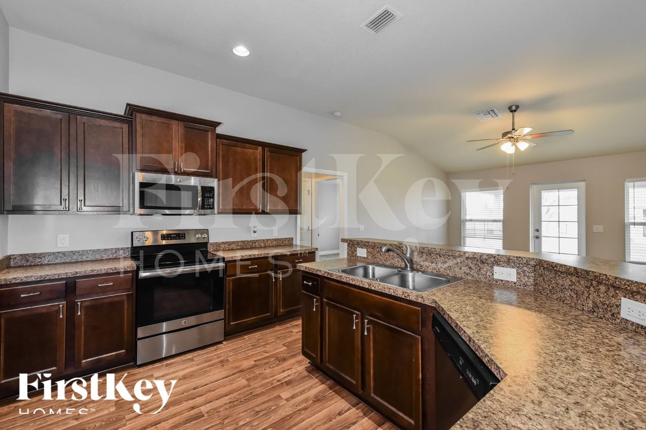 2716 Nw 3rd Ave - Photo 7 of 18