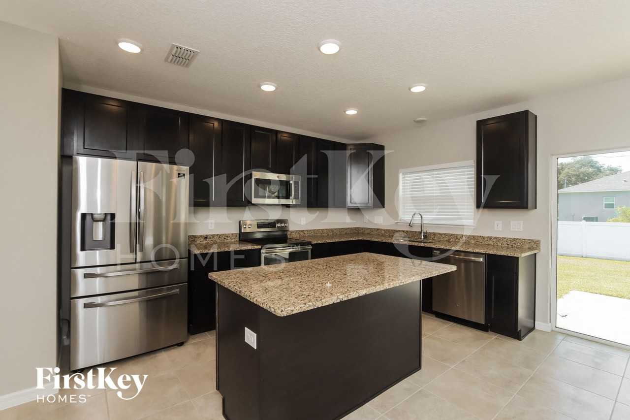 2124 Paoli Dr Ne - Photo 5 of 15