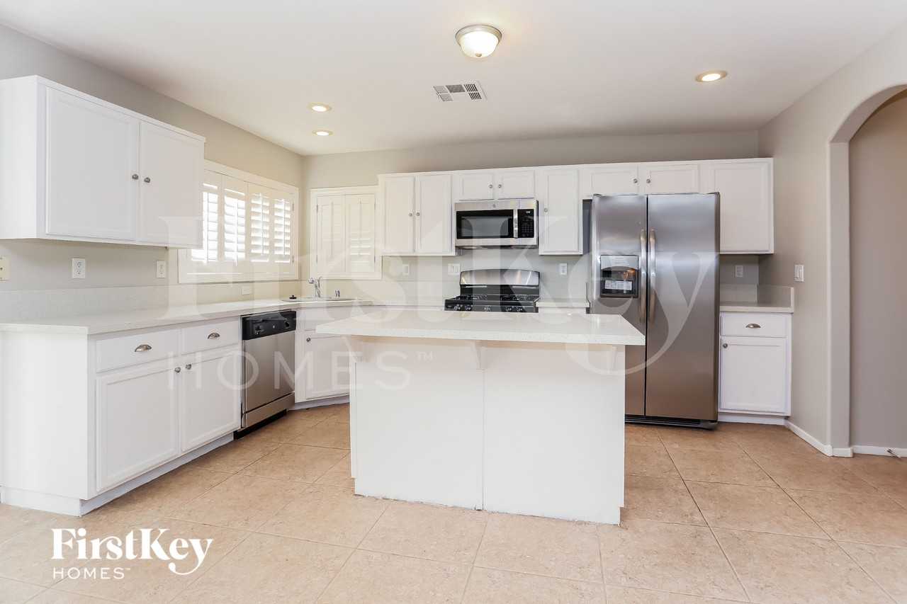 8645 Radiant Ruby Ave - Photo 5 of 15