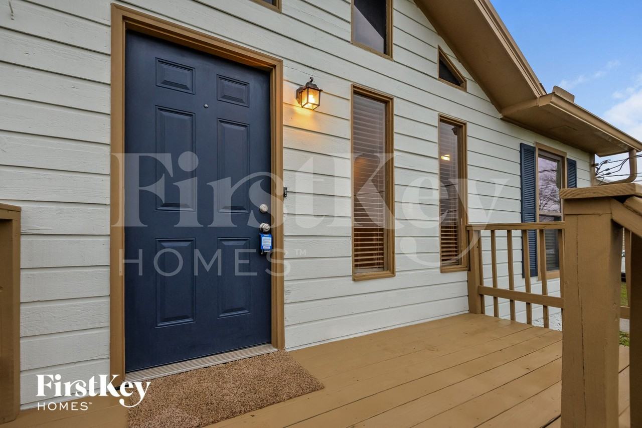 109 Pinehurst Rd - Photo 2 of 14