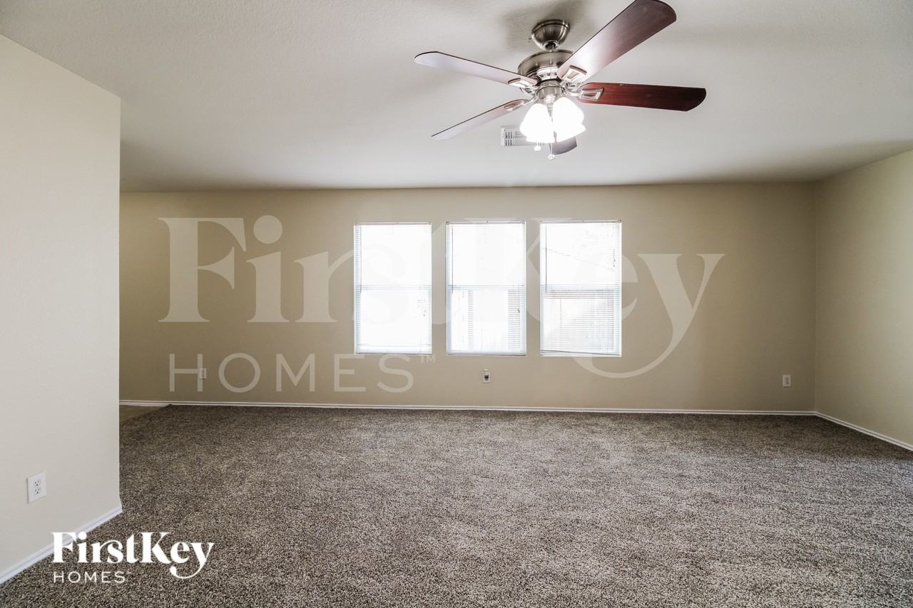 7871 Ashland Springs Ln - Photo 4 of 15