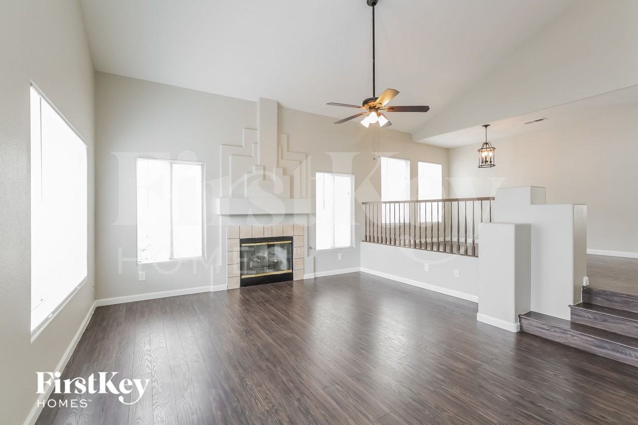 7208 Golden Falcon St - Photo 3 of 15