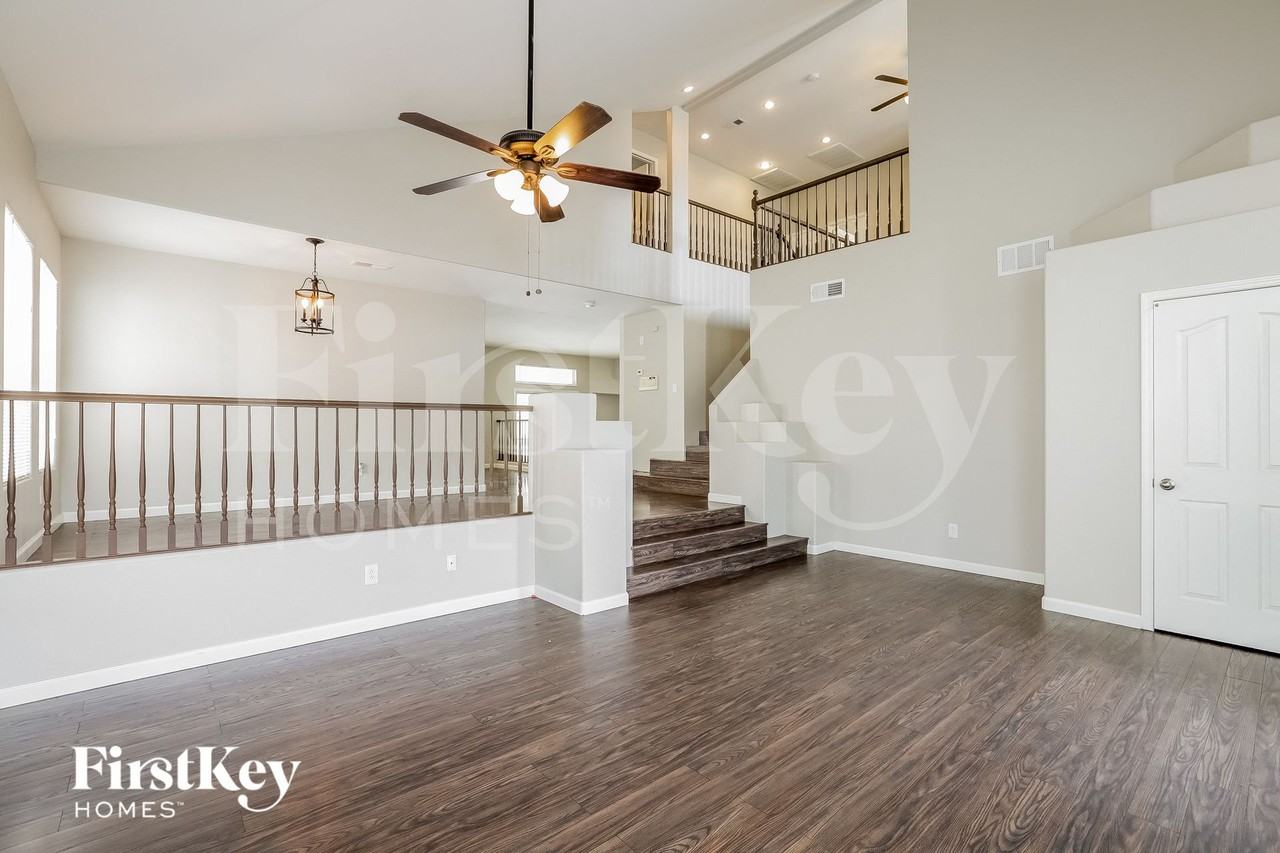 7208 Golden Falcon St - Photo 4 of 15