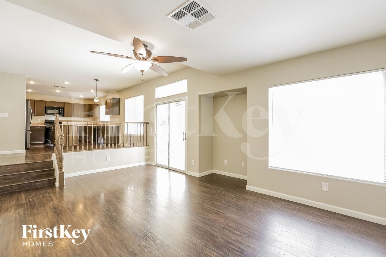 7208 Golden Falcon St - Photo 5 of 15