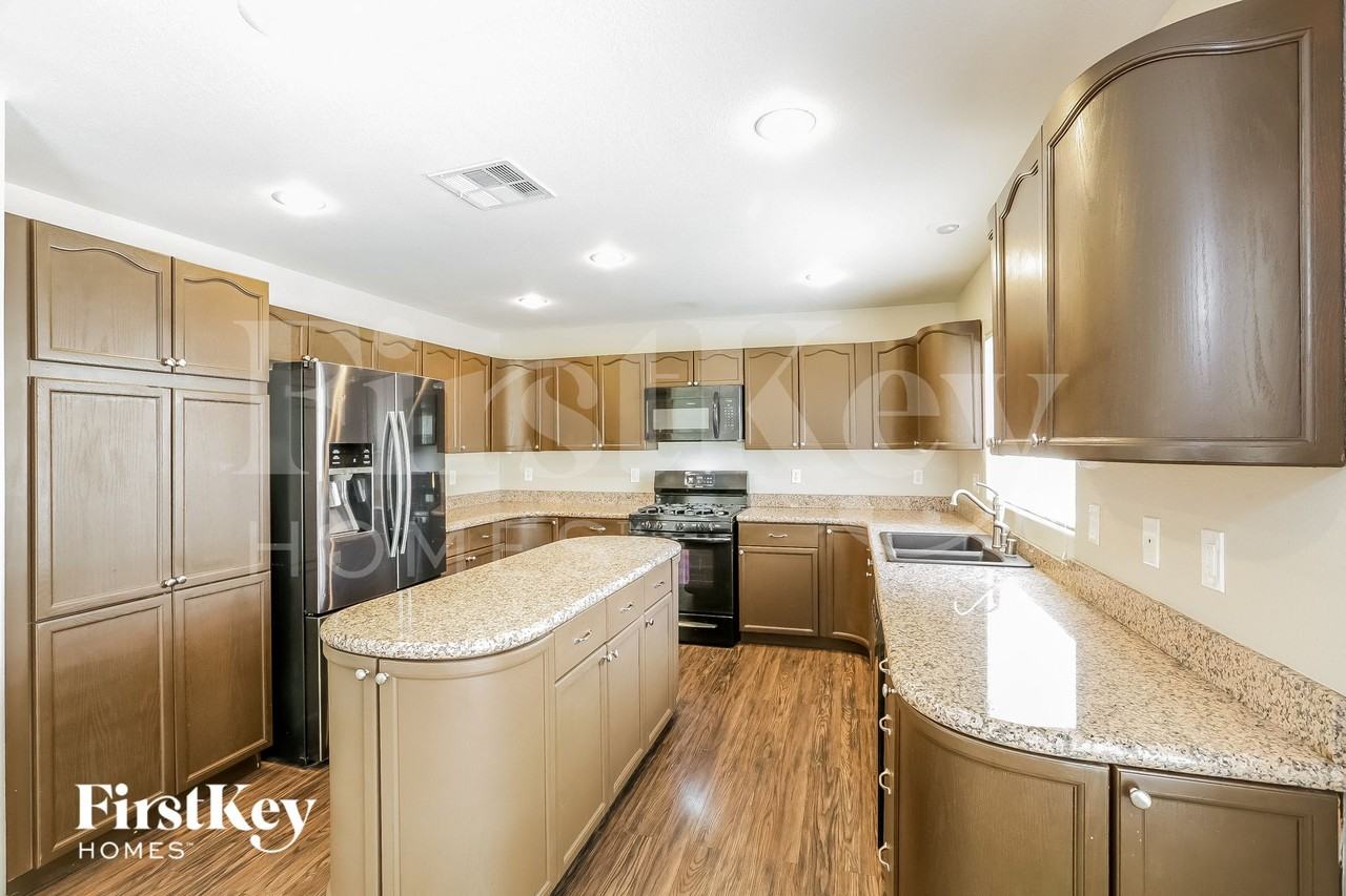 7208 Golden Falcon St - Photo 7 of 15