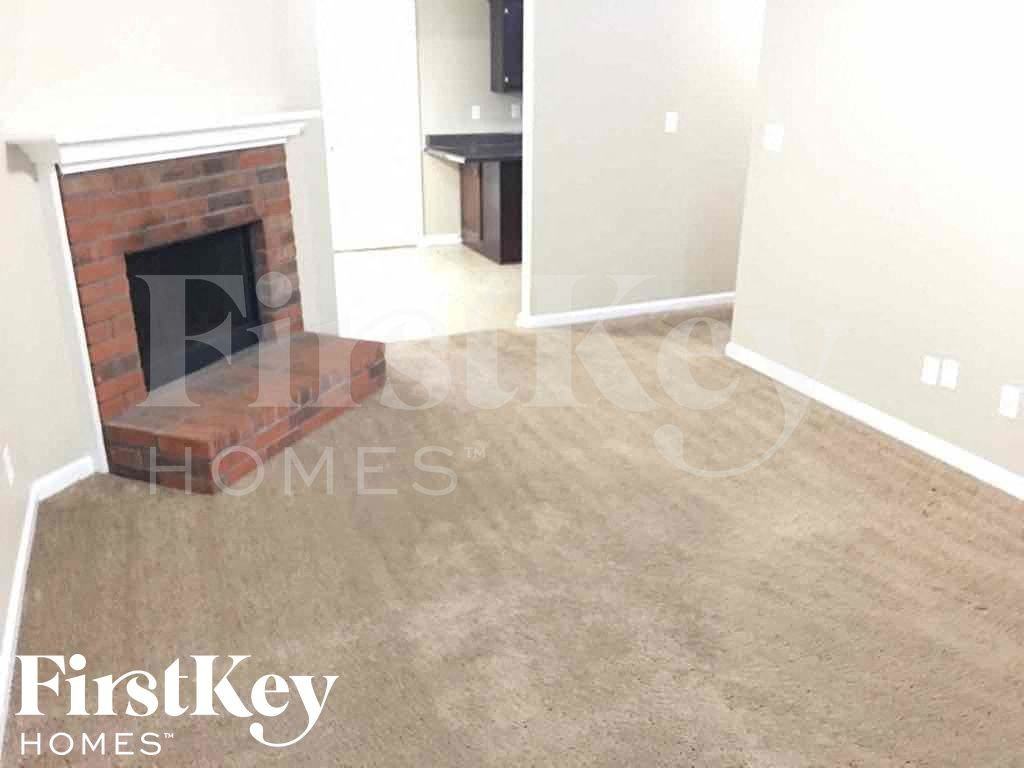 7090 Maryland Ct - Photo 2 of 17