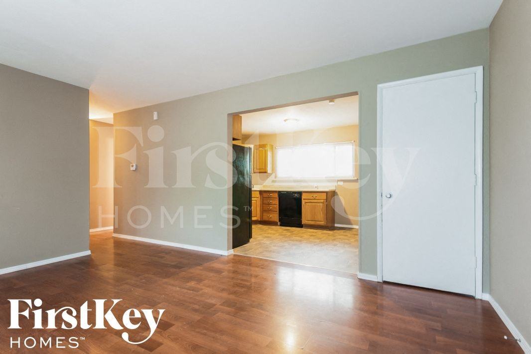 5180 Carey Ln - Photo 3 of 14