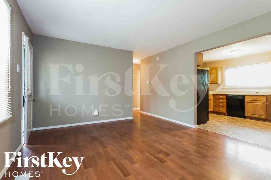 5180 Carey Ln - Photo 4 of 14