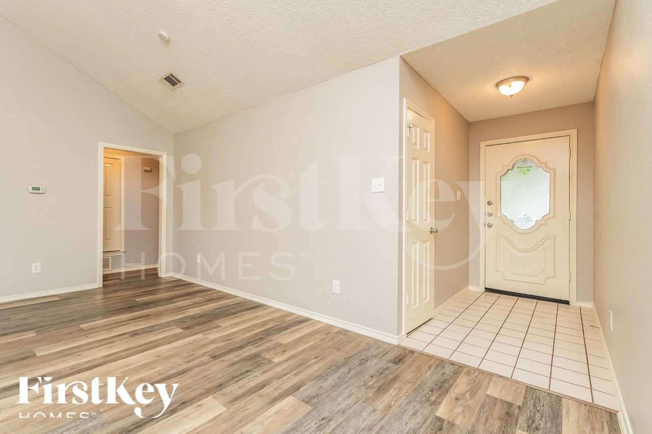 5 Hastings Ct - Photo 2 of 18