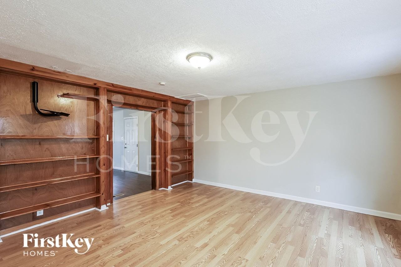 4622 Karen Dr - Photo 4 of 16