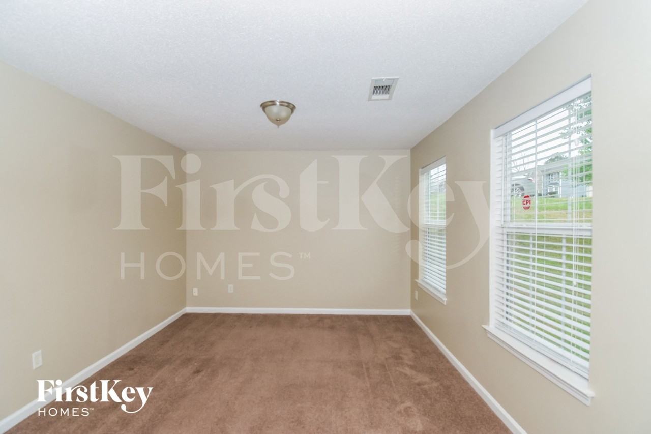 4504 Glider Cir - Photo 3 of 15