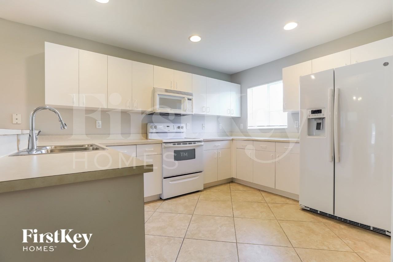 2166 Boca Chica Ave - Photo 6 of 16