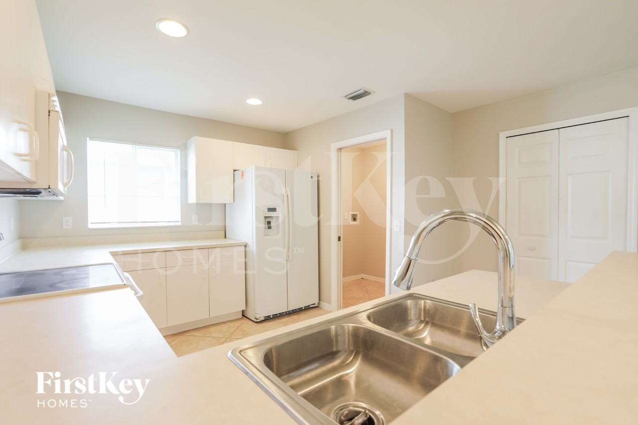 2166 Boca Chica Ave - Photo 7 of 16