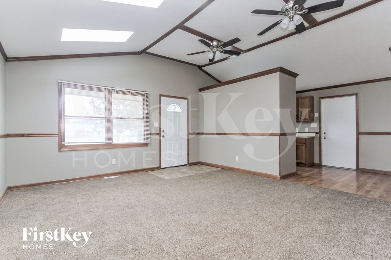 2102 E Edgewood Ave - Photo 2 of 15