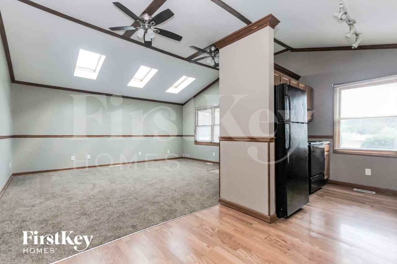 2102 E Edgewood Ave - Photo 4 of 15