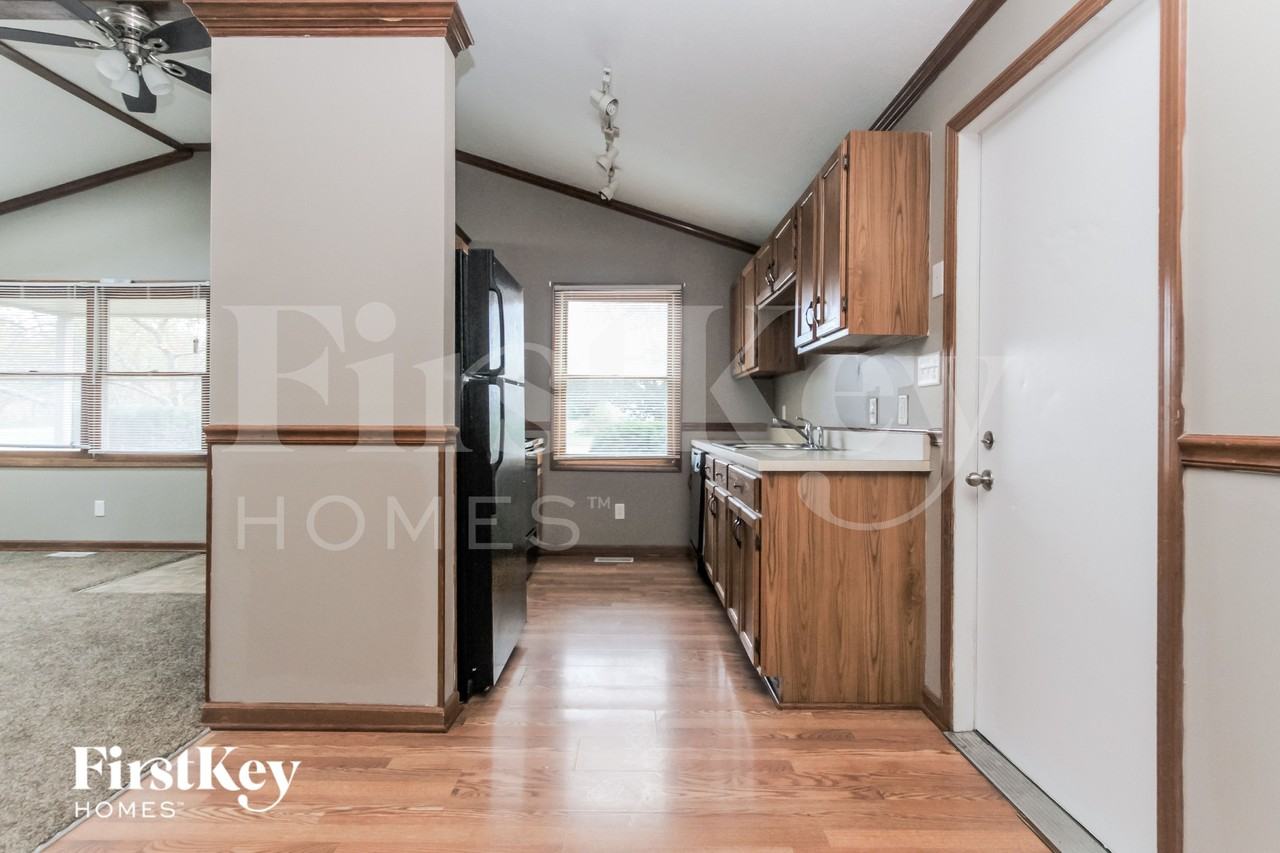 2102 E Edgewood Ave - Photo 5 of 15