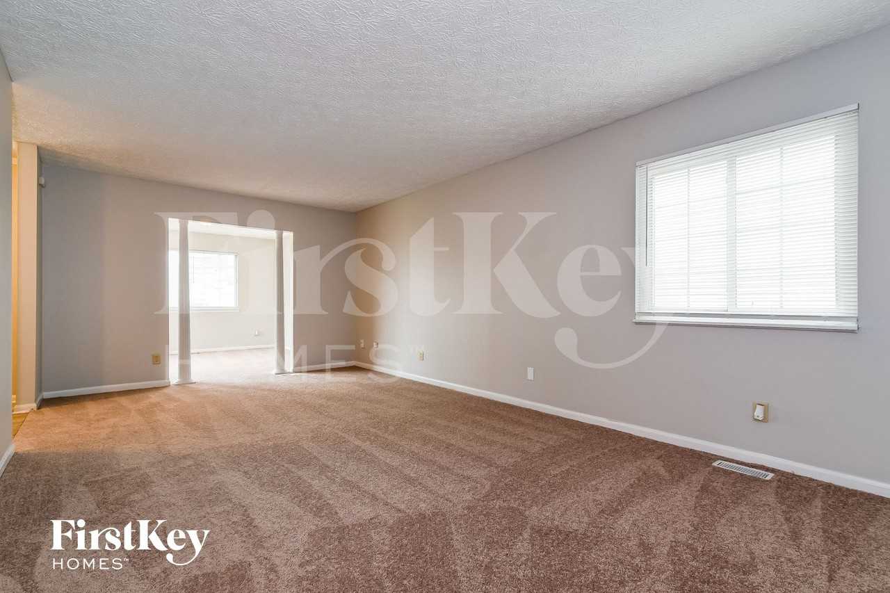 1859 Keystone Lakes Dr - Photo 3 of 15