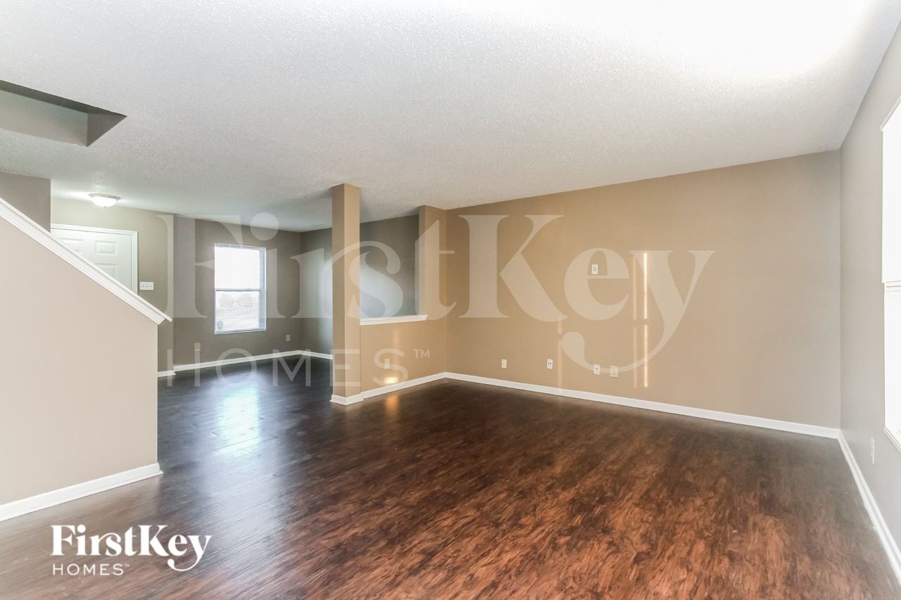10915 Firefly Cir - Photo 4 of 16