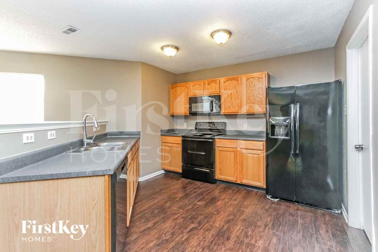 10915 Firefly Cir - Photo 5 of 16