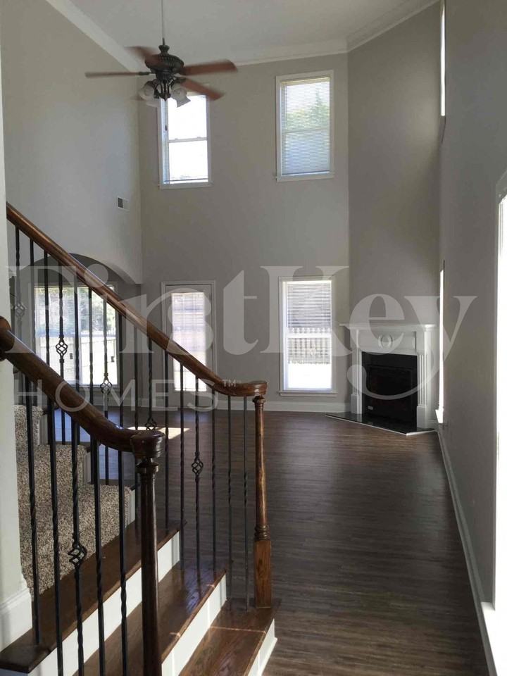 109 Janney Cir - Photo 2 of 17