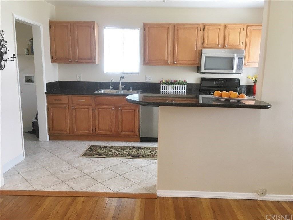 6131 Canby Ave - Photo 3 of 10