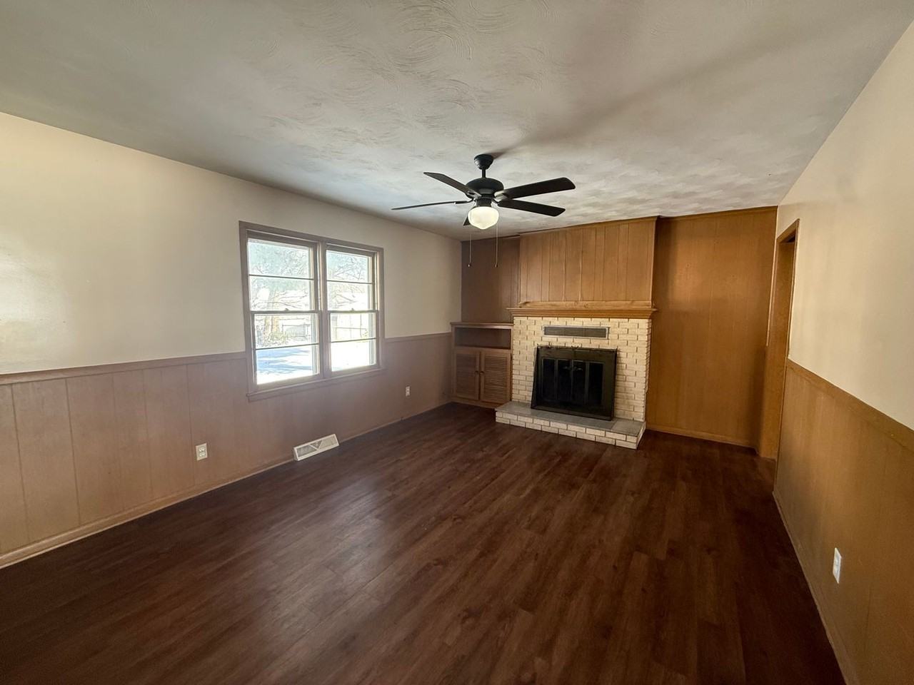 1943 E Glenco St - Photo 3 of 11