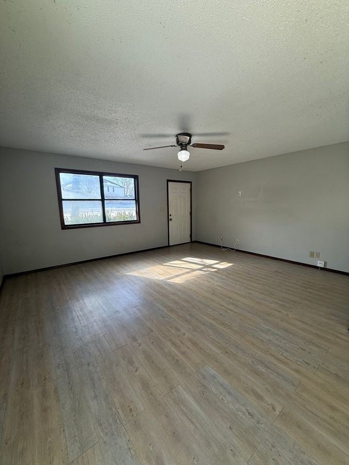 2367 W Farm Road 164 - Photo 2 of 10