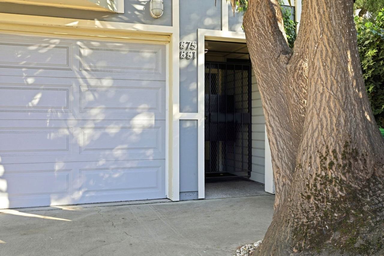 875 Wisconsin St - Photo 2 of 25