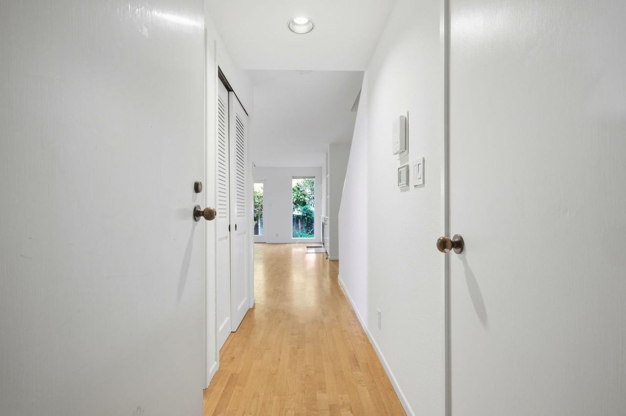 875 Wisconsin St - Photo 3 of 25