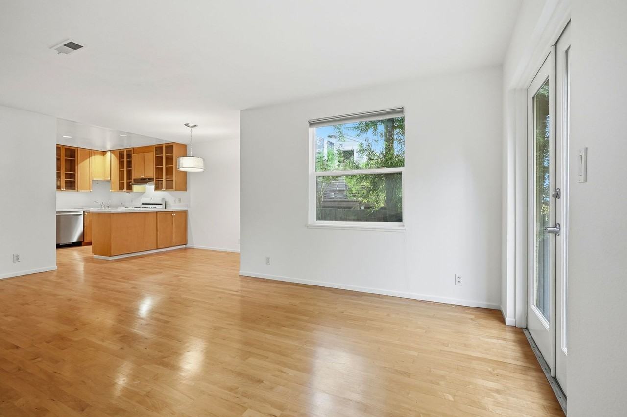 875 Wisconsin St - Photo 6 of 25