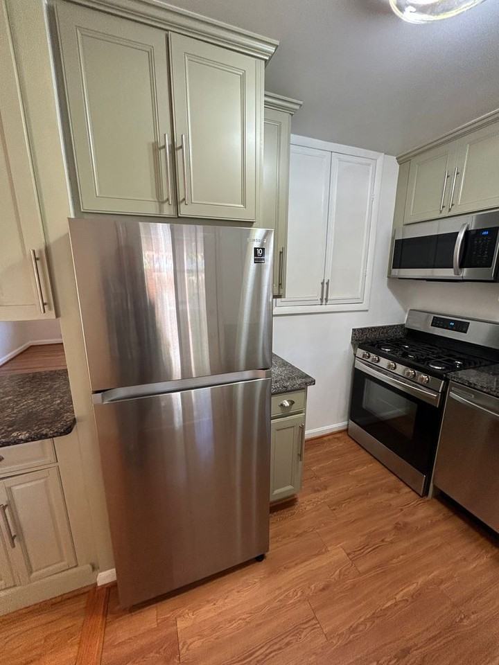 10804 Drumm Ave - Photo 3 of 20
