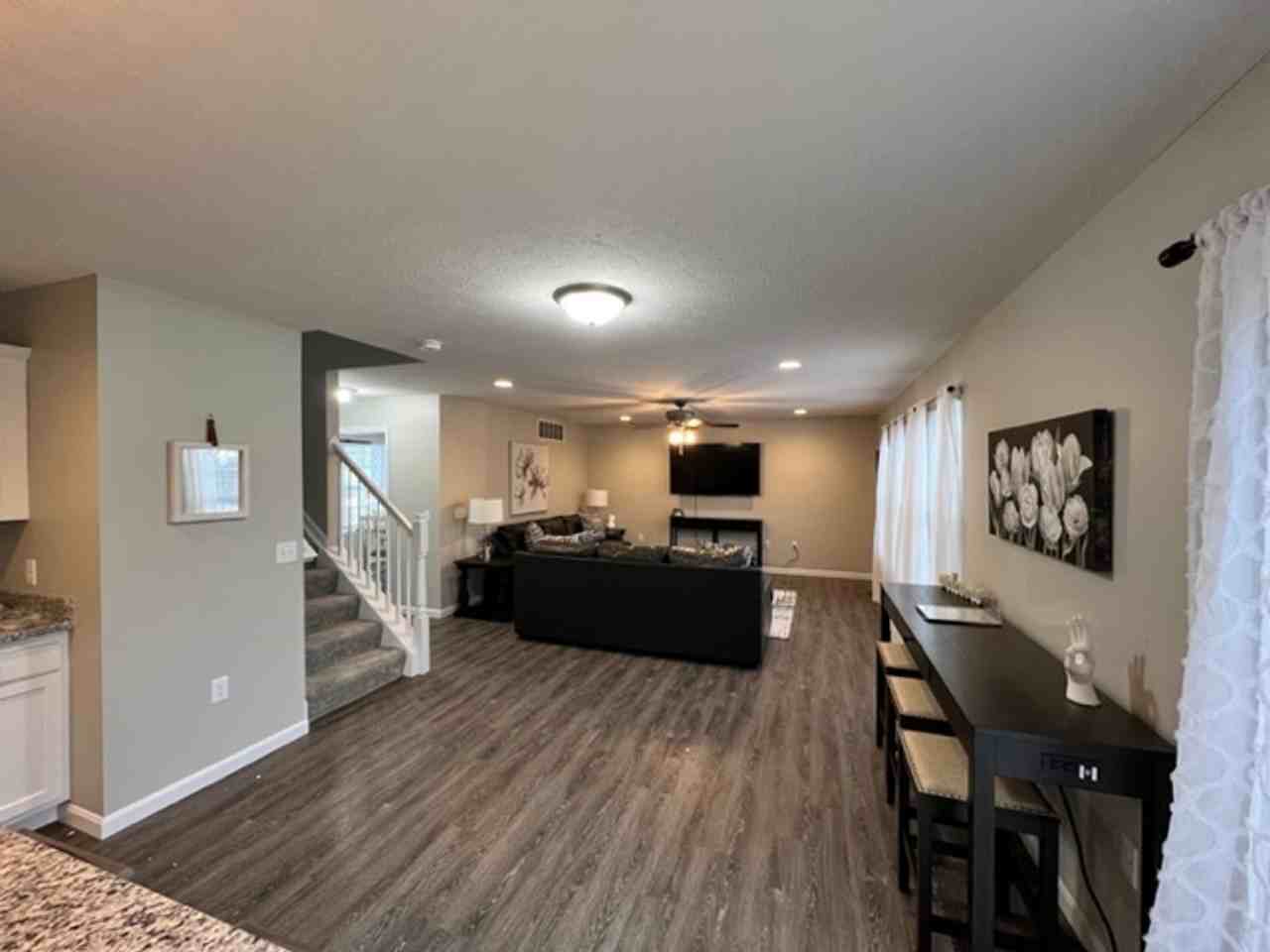 733 Maxwell Ct - Photo 3 of 20