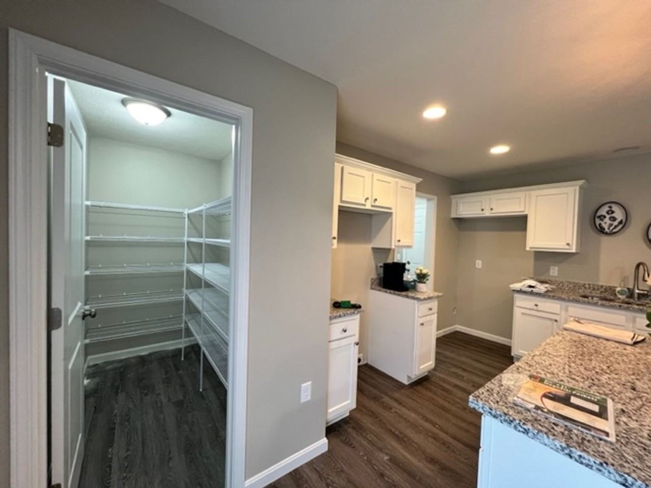 733 Maxwell Ct - Photo 4 of 20