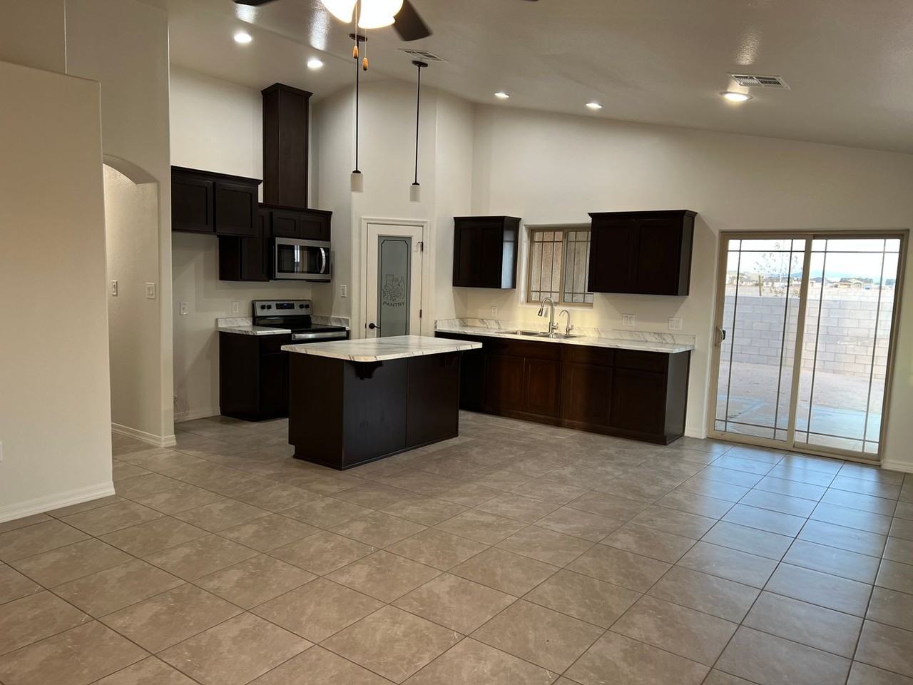 237 237 S Amarely Ave - Photo 2 of 20