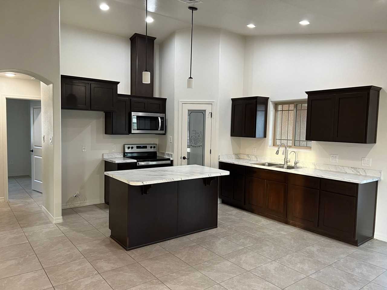 237 237 S Amarely Ave - Photo 4 of 20