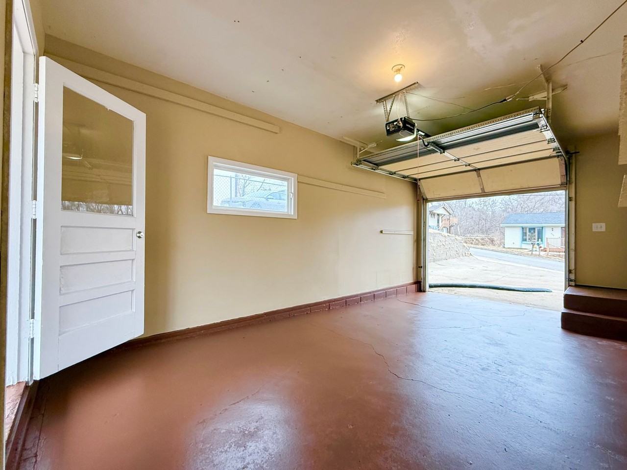 638 Spencer Ave - Photo 3 of 22