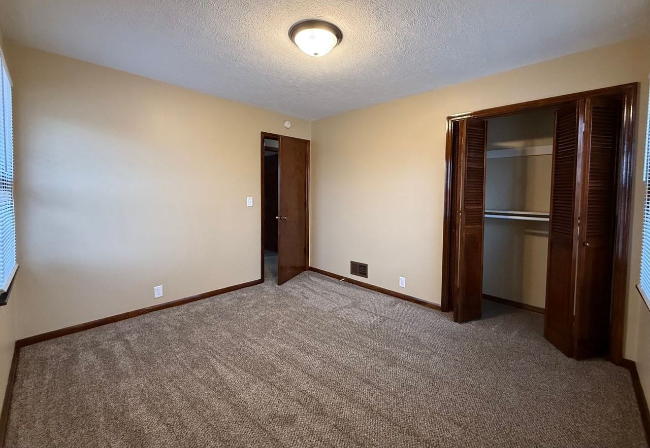 638 Spencer Ave - Photo 6 of 22