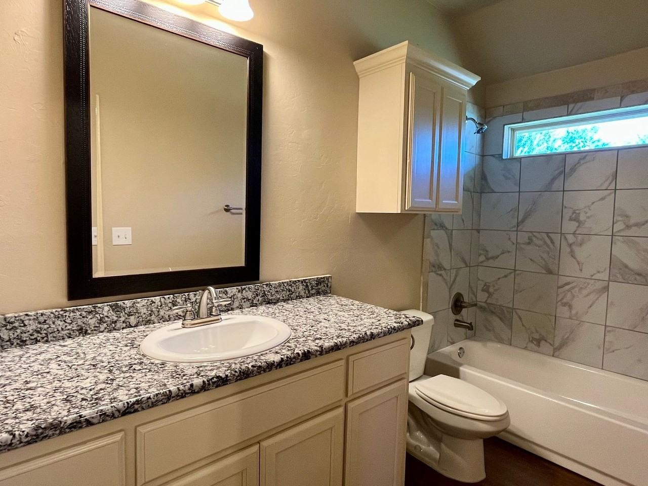 11215 Nw 114th St - Photo 2 of 15