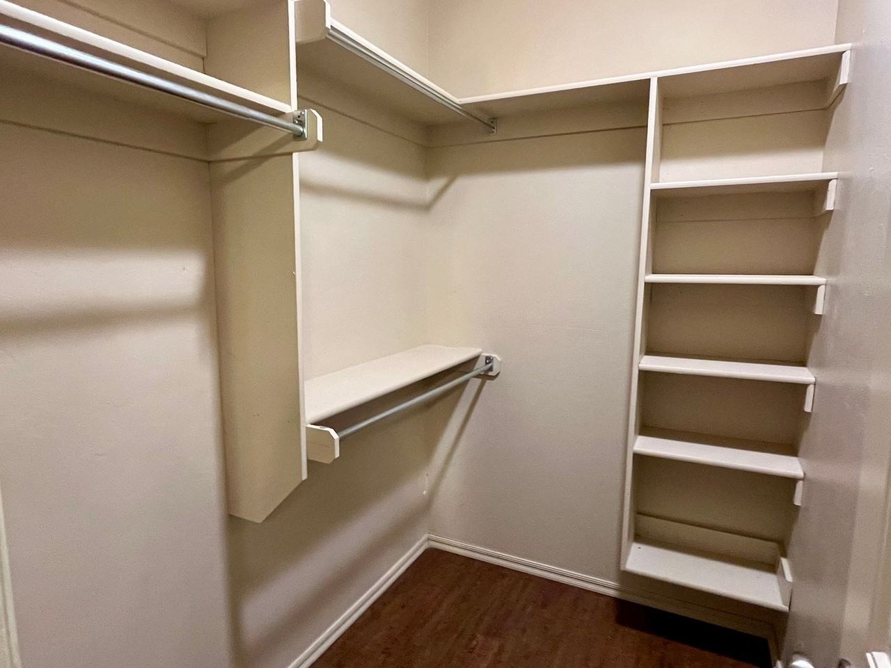 11215 Nw 114th St - Photo 5 of 15