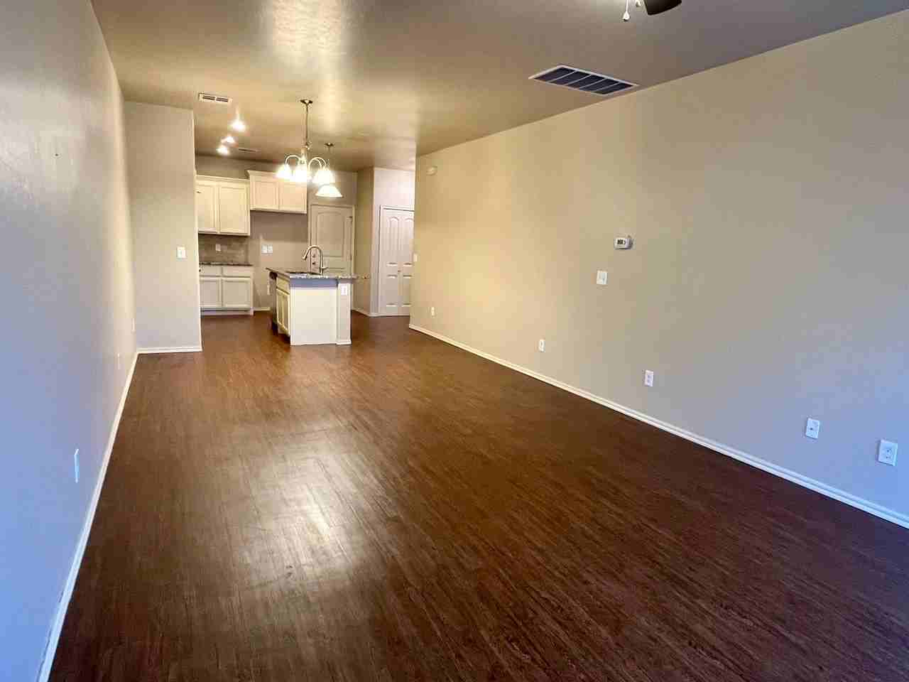 11215 Nw 114th St - Photo 6 of 15