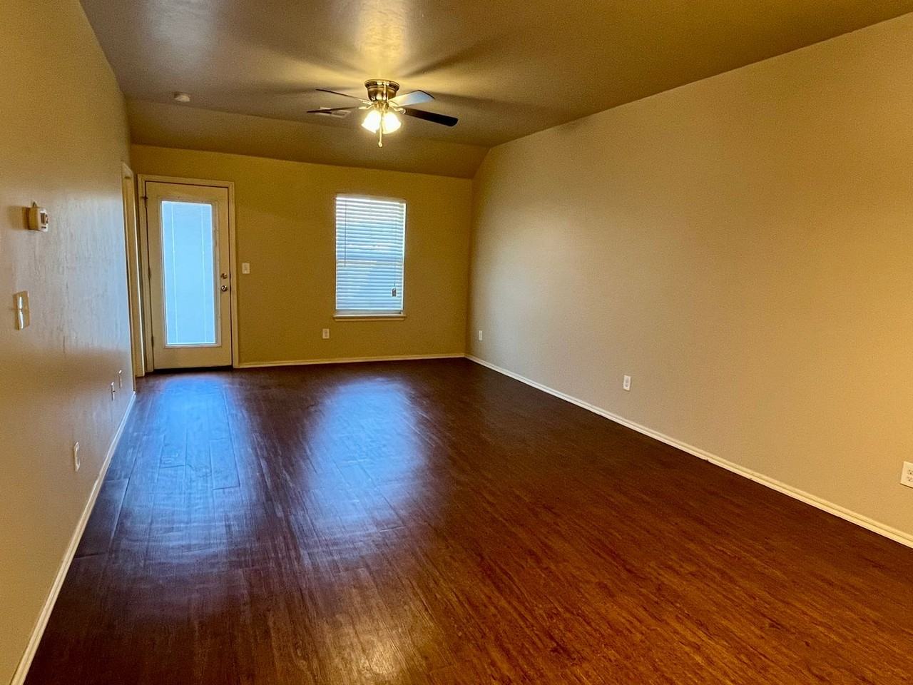 11215 Nw 114th St - Photo 7 of 15