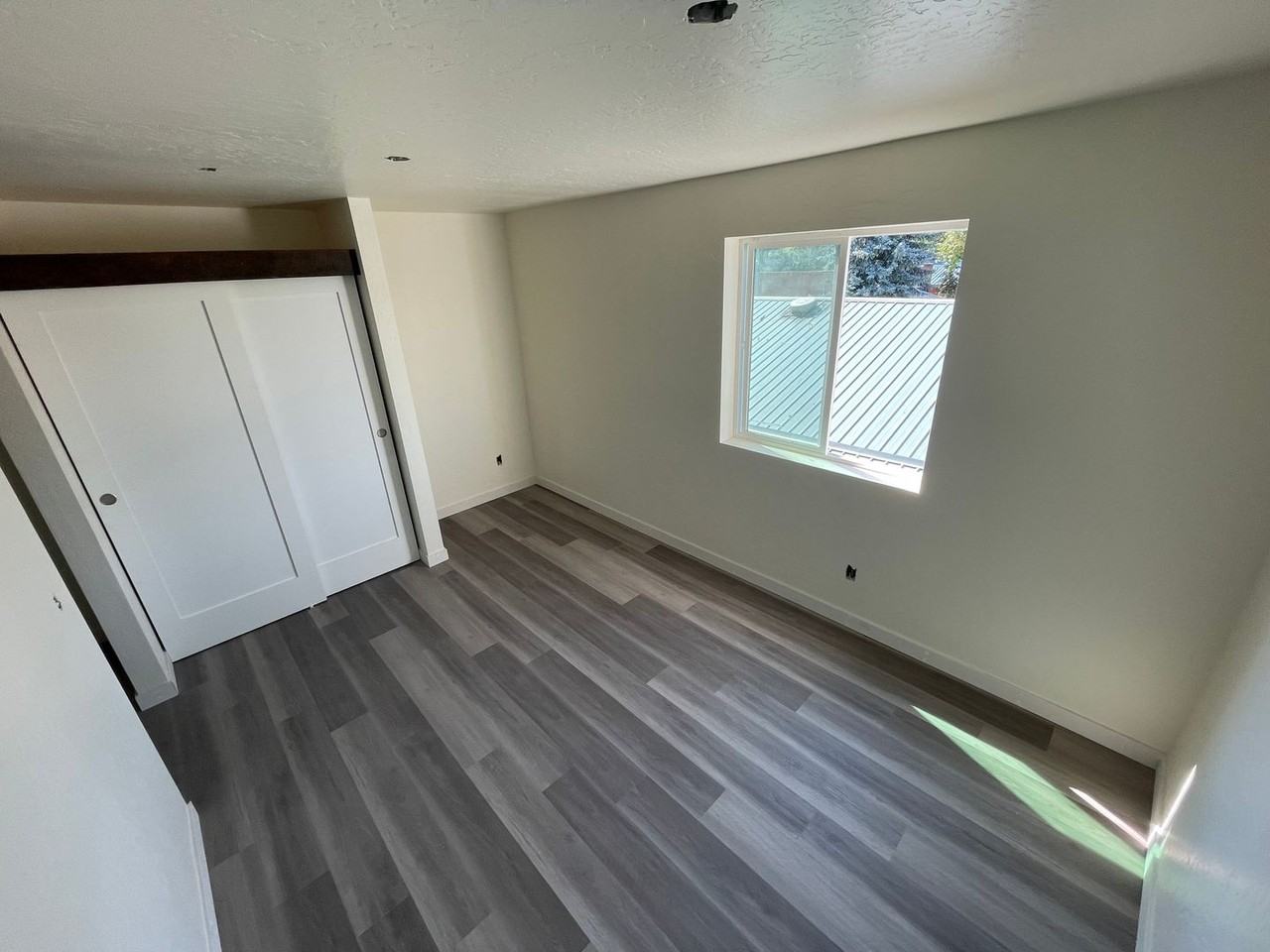 407 W 4th St. - Photo 4 of 22